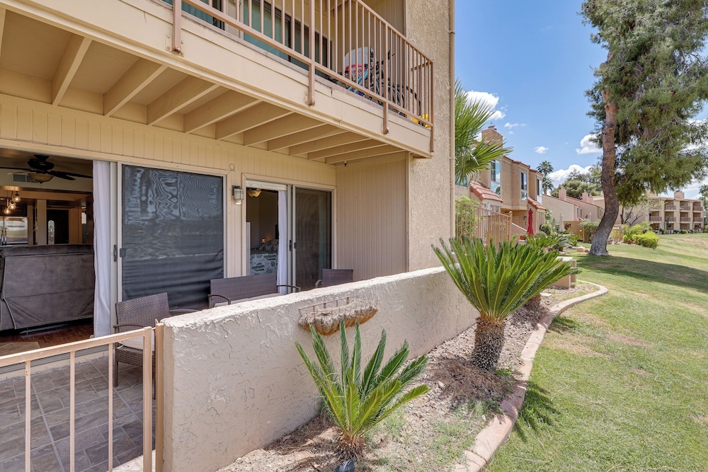 Golf Views & Pool Access: Central Scottsdale Condo