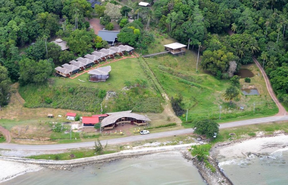 9 Huts on a Hill