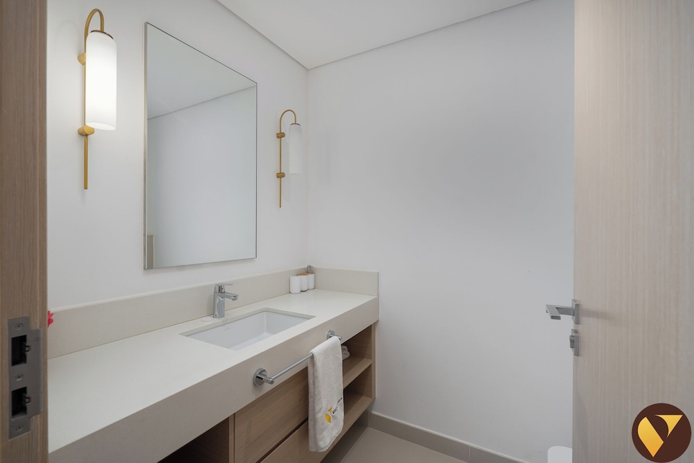 Icon Bay Creek Harbour Waterfront Living