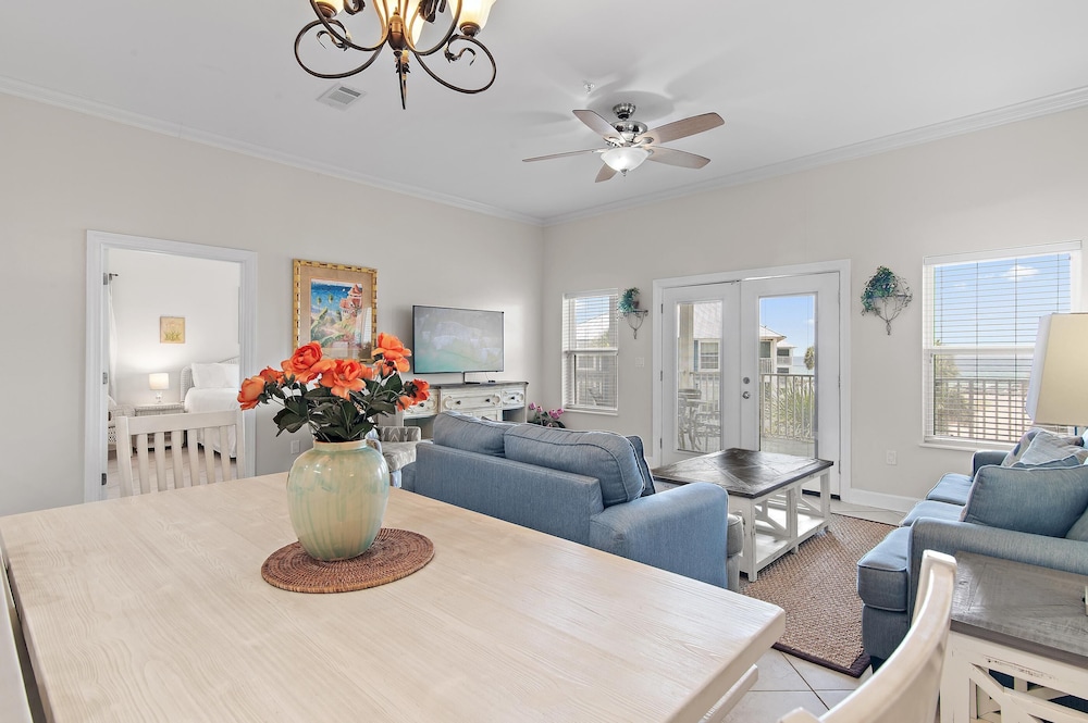 Pavilion Palms 205b