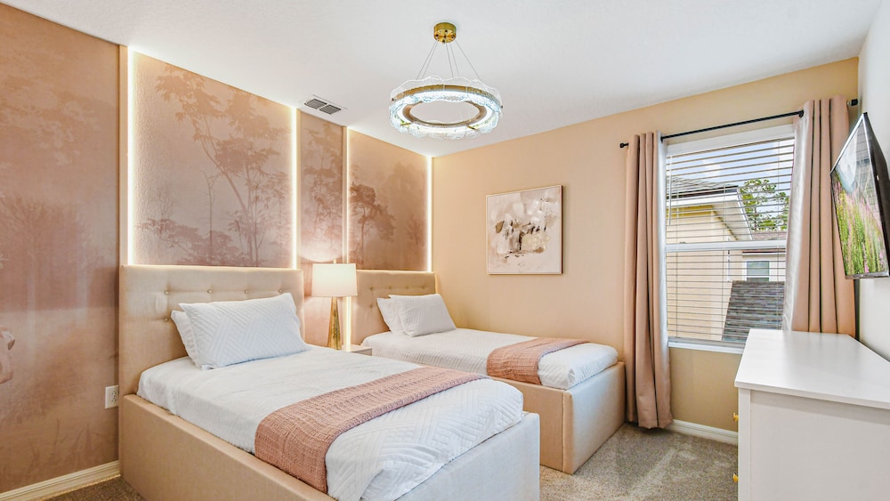 Family Oasis With Themed Rooms & Private Pool
