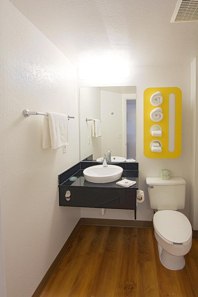 Motel 6 East Brunswick, NJ