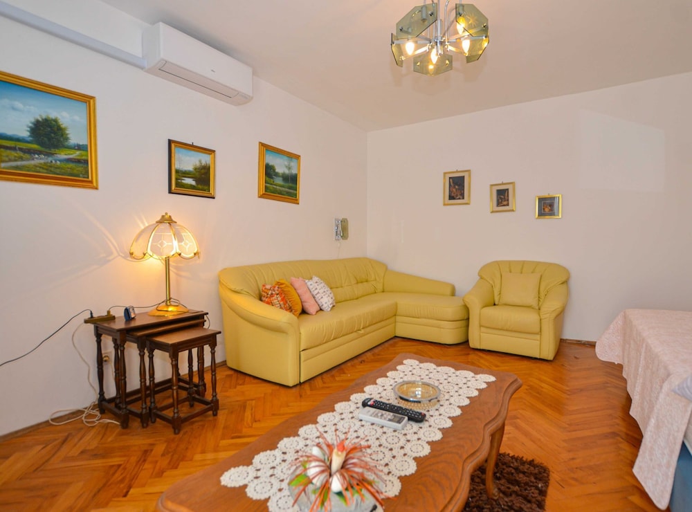 Cozy and Smart Rovinj Apartment With Balcony
