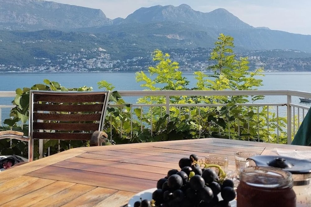 Detached Villa/njivice/sleeps6/stunning Views/wifi
