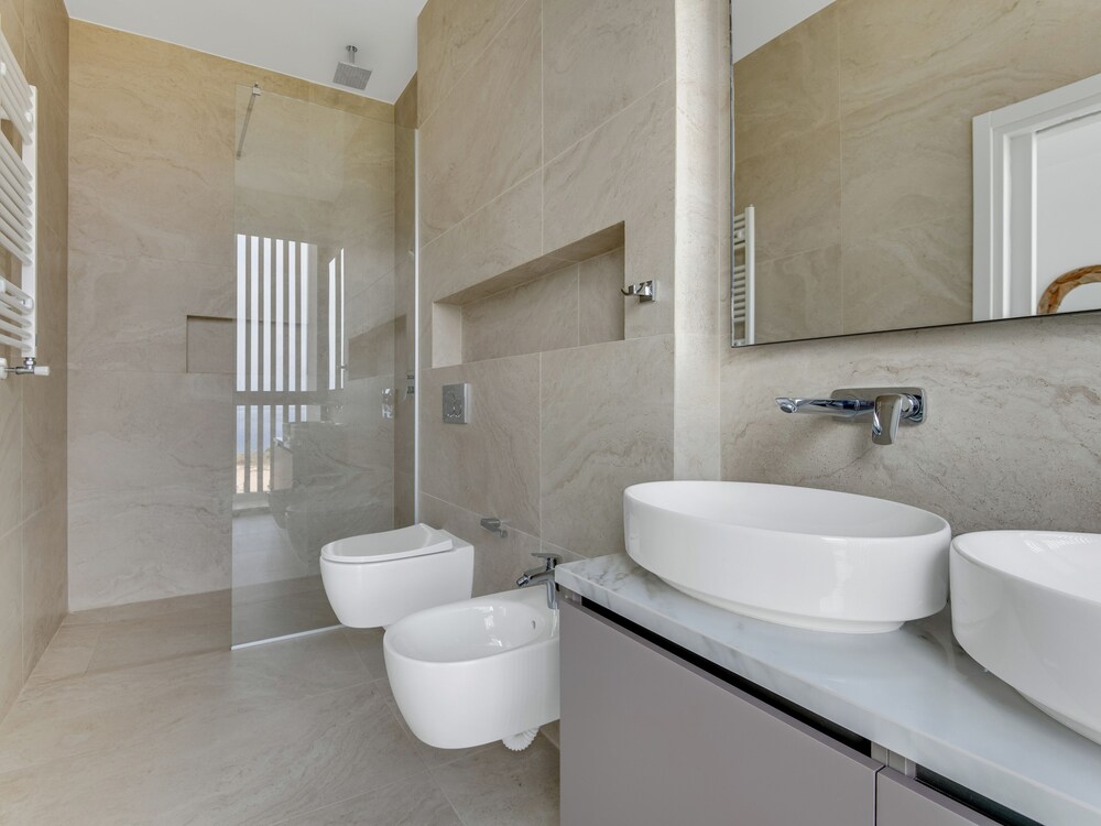 Sanders Konnos Bay Aphrodite - Exquisite 6-bedroom Villa On the Beach Front