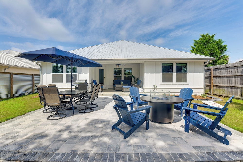 Walk to Beach: Family Retreat in Panama City!