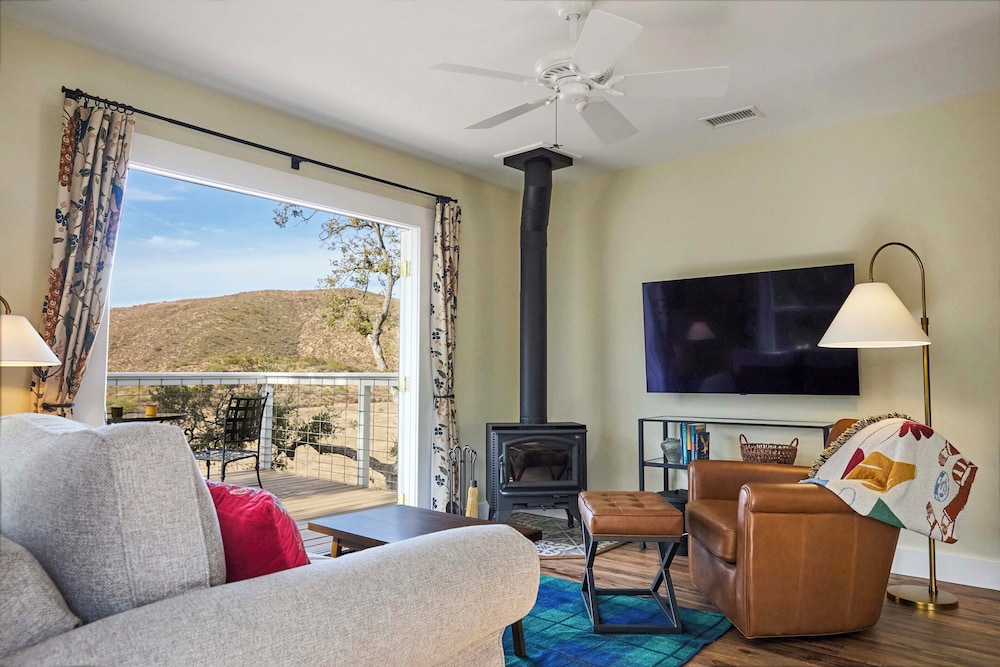 320 Acres: Farmhouse in East County San Diego