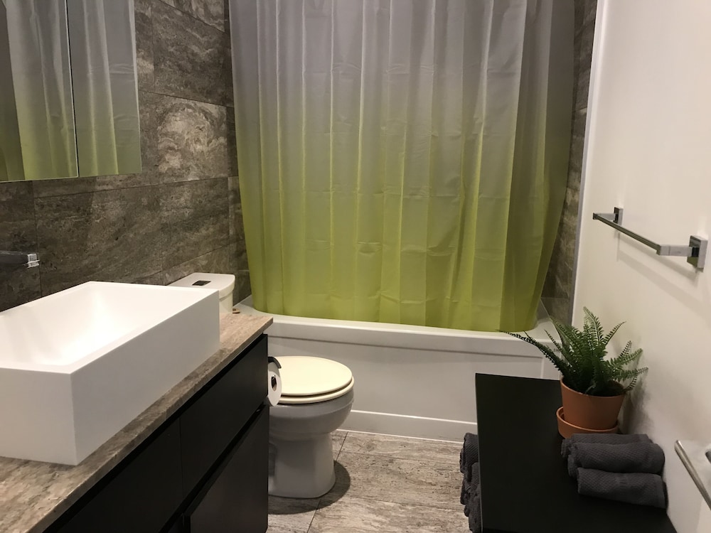 Private Home 3 Bedroom 2 Bath Downtown - Image 1