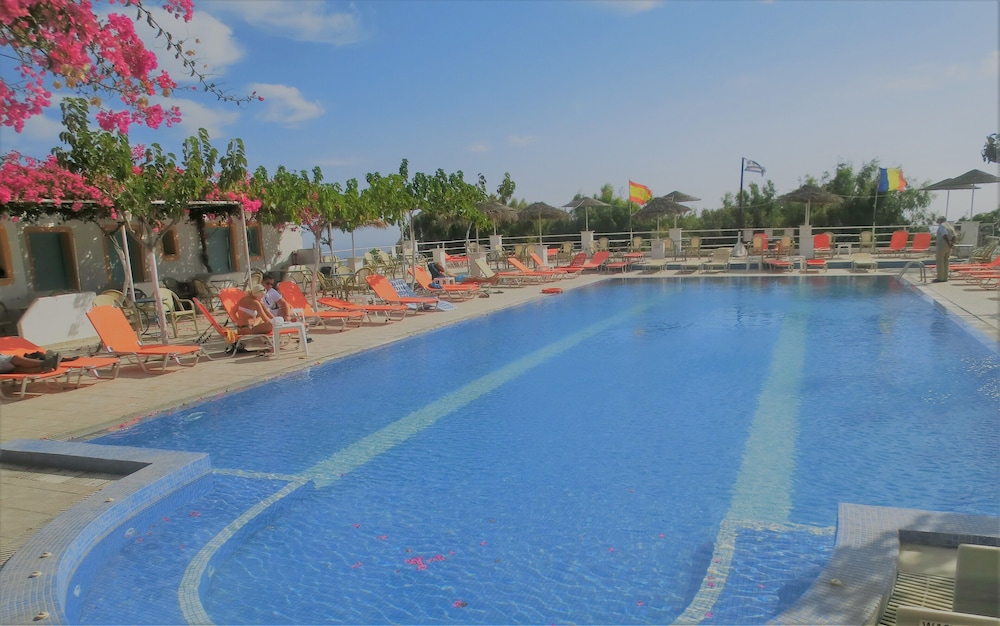 Santorini Camping & Hostel