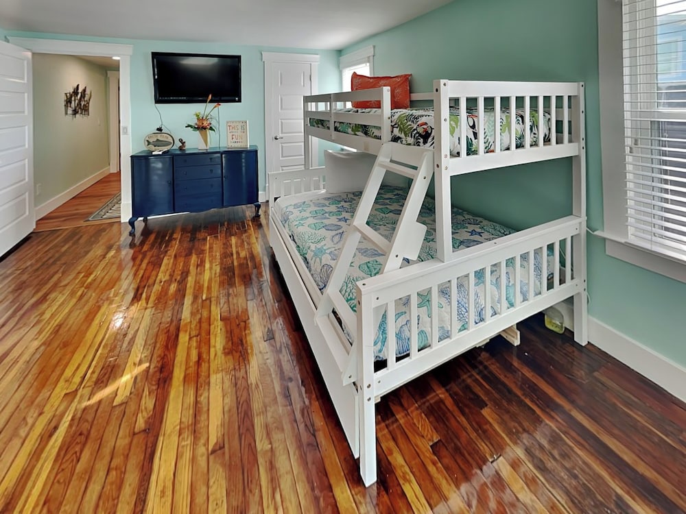 Seawall Celebration Manor by Ryson Vacation Rentals