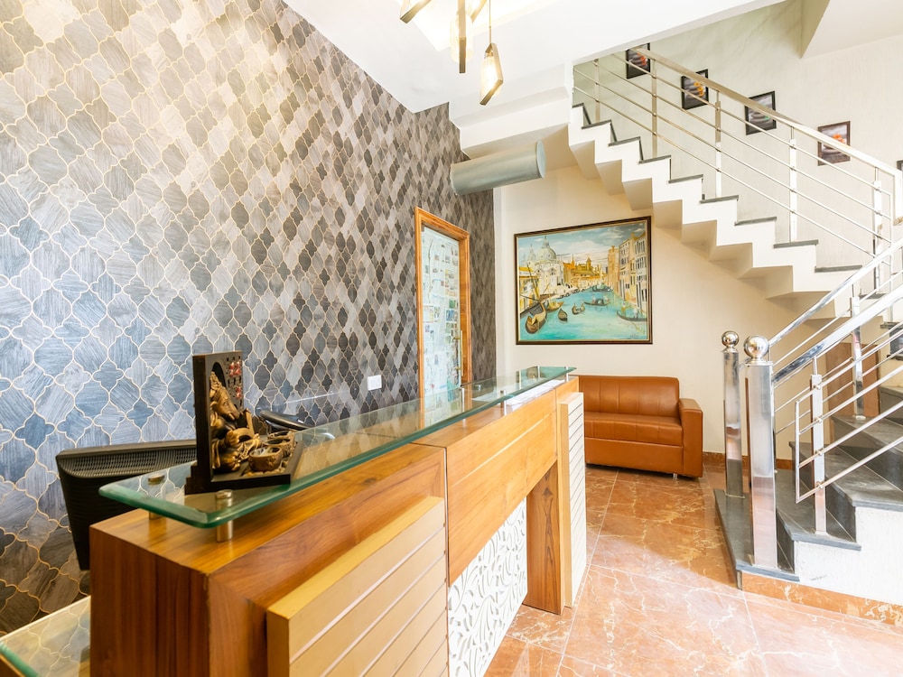 OYO 42749 Hotel Crown view 3