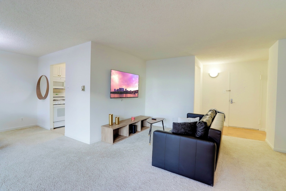 Close to Airport in Crystal City