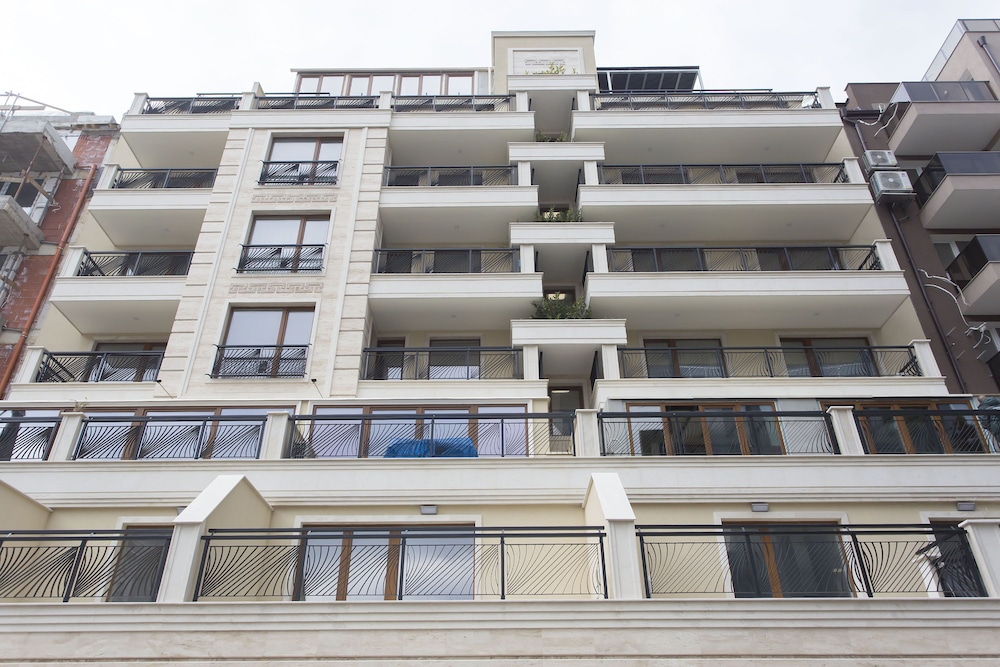 Modern 1bdr Apartment Near Center - Free Parking