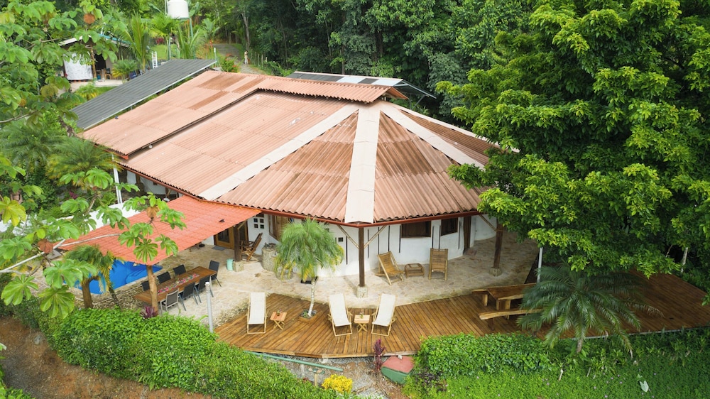 Hotel Paradise Lodge - Image 1