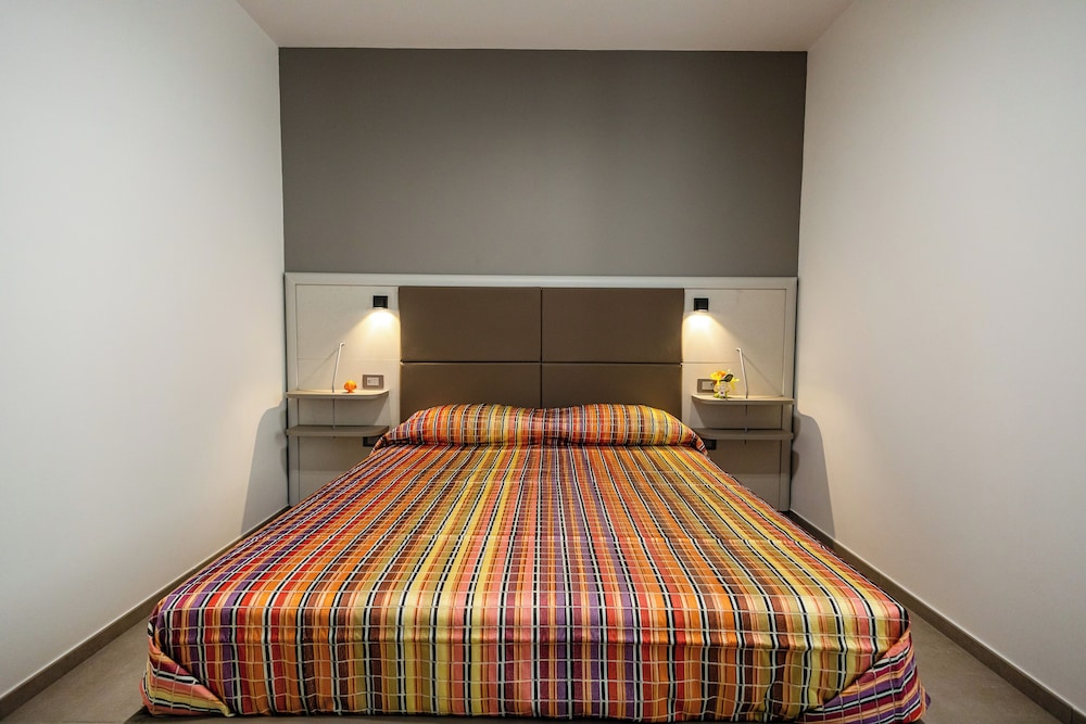 La Collina di Montegrappa - Suites with Heated Private Pool - Suites with Shared Pool