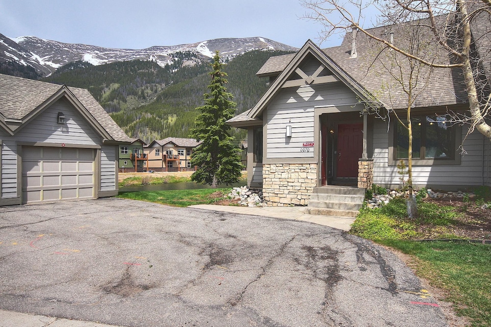 Private Mountain Town home Pet Friendly with Great Views - WD12 by Redawning