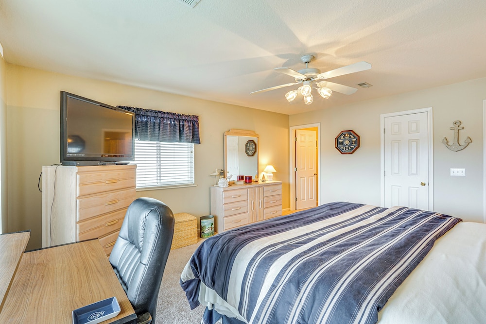 Lakefront Osage Beach Condo w/ Water-view Balcony!