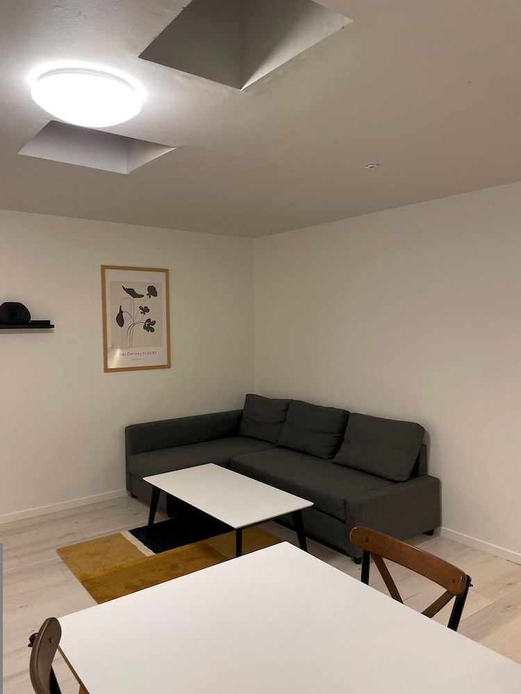 Cozy Backhouse With Large Private Garden