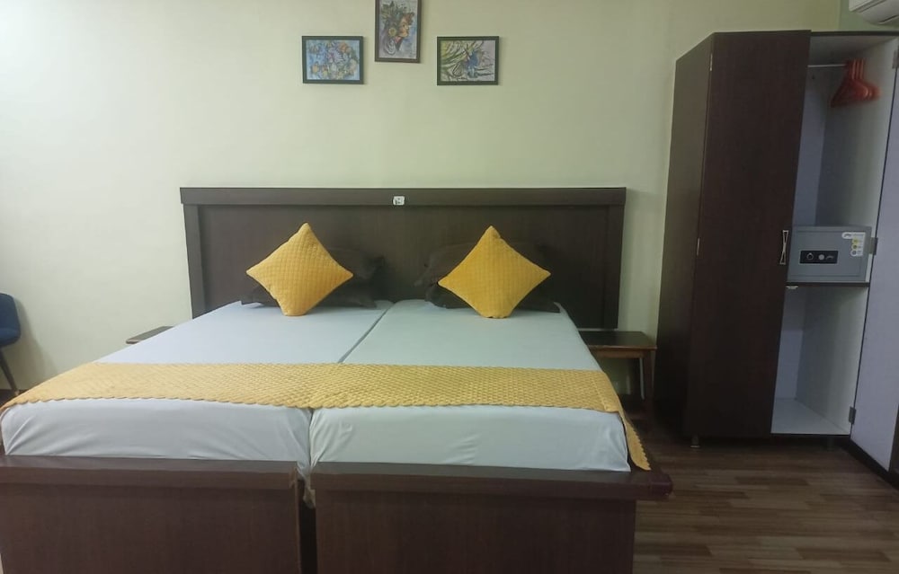 Sri sapthagiri lodge