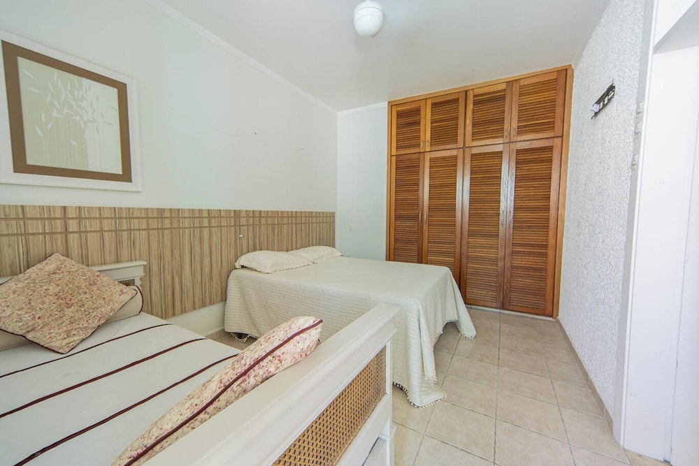 Casa Pet Friendly com 3 su tes a 200m da Praia