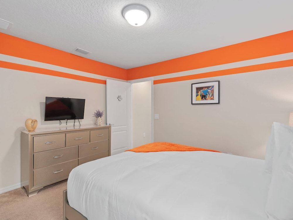 Family Fun Retreat Near Disney With Game Room & Themed Bedrooms