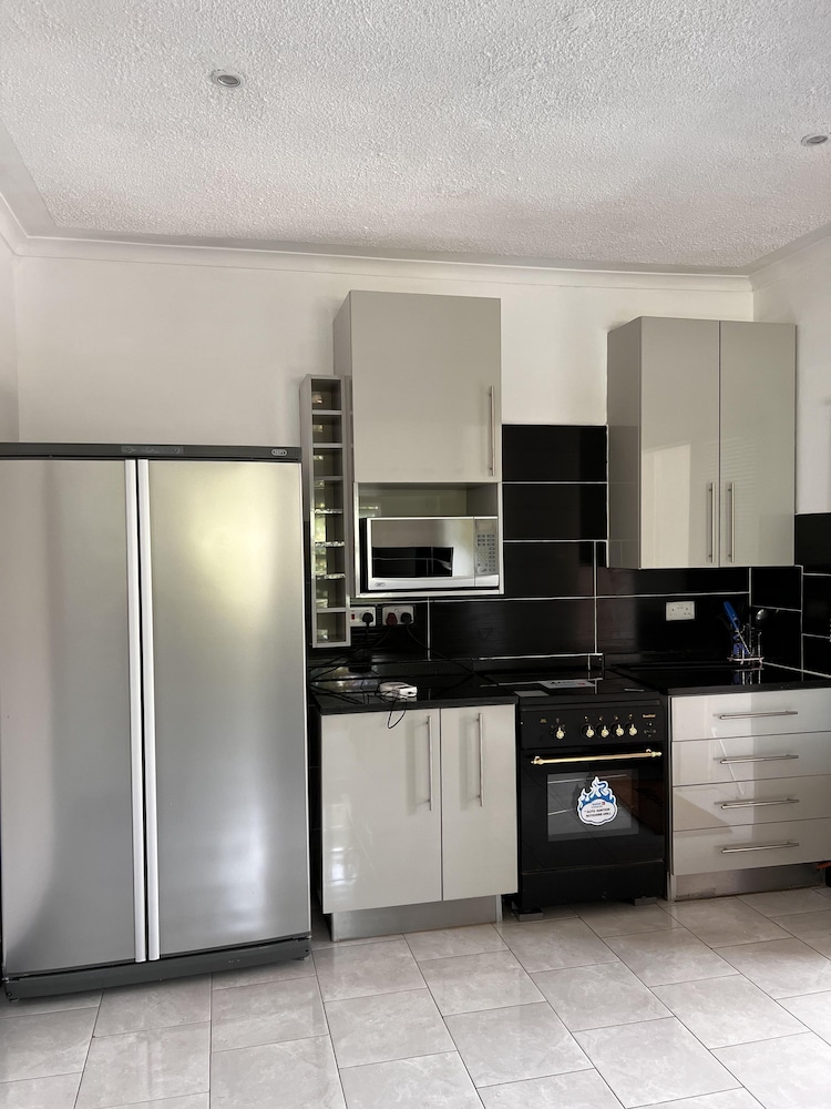 Rustic 3 Bedroom Cottage - 2267