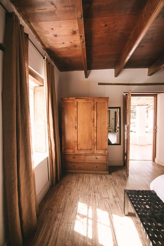 Shiraz Estate Villa & Studios