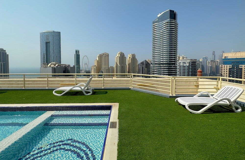 Studio w Balcony &RoofTop Pool in Marina