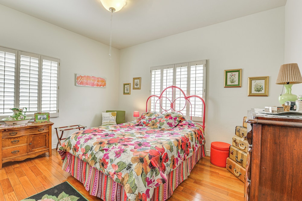 2 Mi to Dtwn: Phoenix Getaway w/ Patio view 5