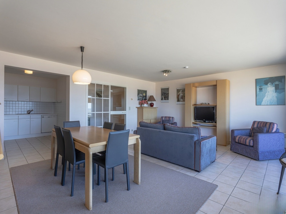 Pleasant Flat on Seafront With Terrace