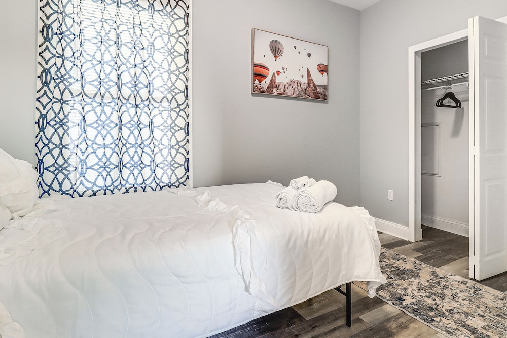 Spacious Detroit Suite: Close to Dtwn & Med Center view 2