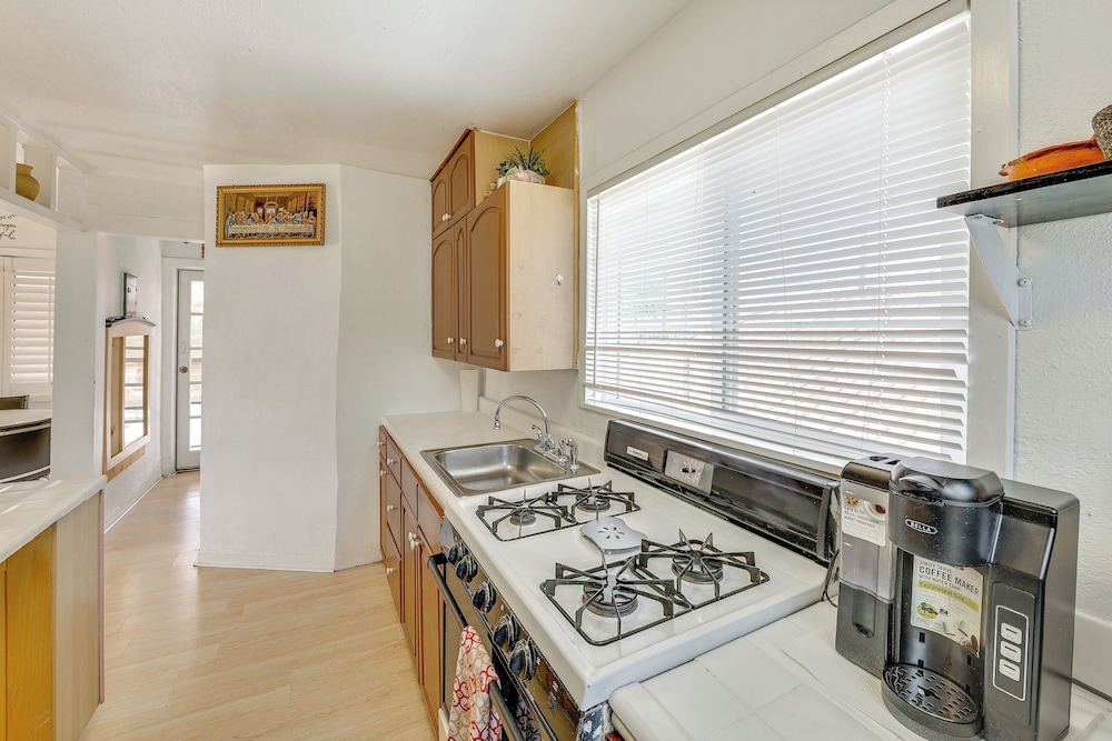 Fullerton Home Base: Easy Access to Dtwn + Csuf!
