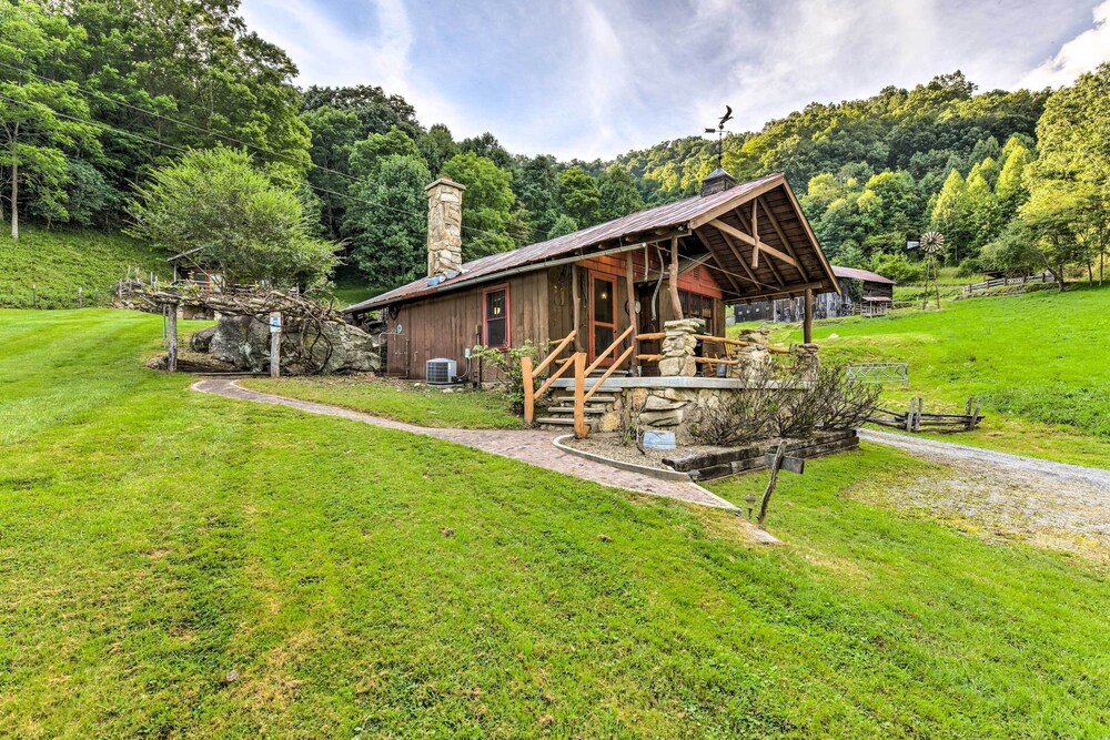 'baby Bear' Clyde Cabin on Mountain Farm!