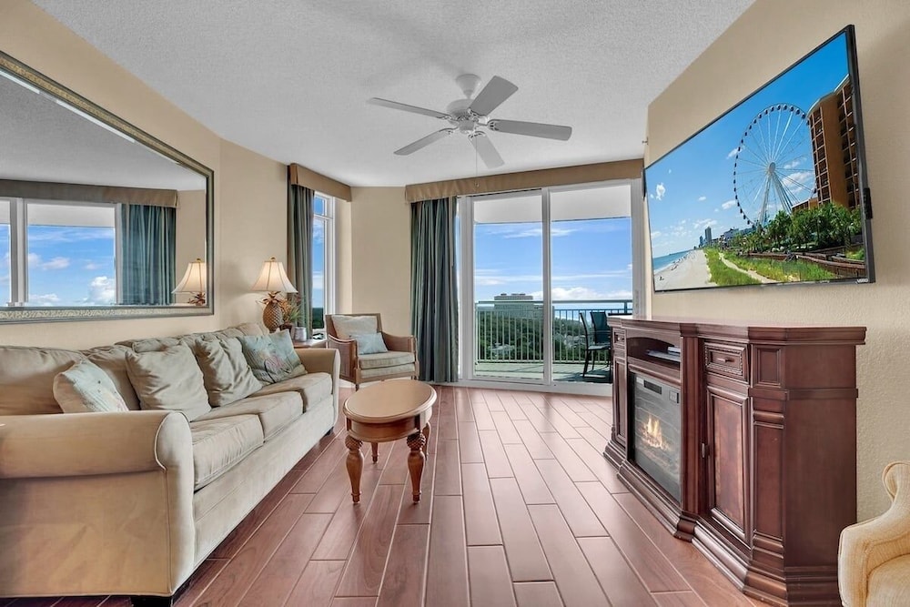 Horizon 701 3 Bedroom Condo