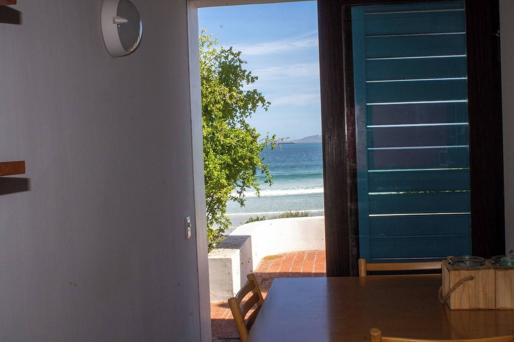 Paradys Oceanfront Submarine-style Holiday Home in Langebaan