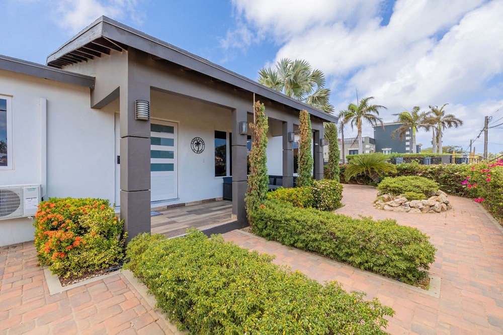 3br2ba Great Location Private Pool Amenities