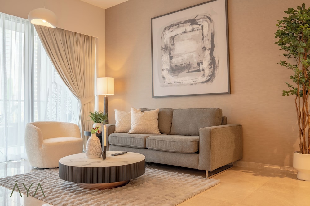 Downtown Luxe 1BR Vibes at Grande