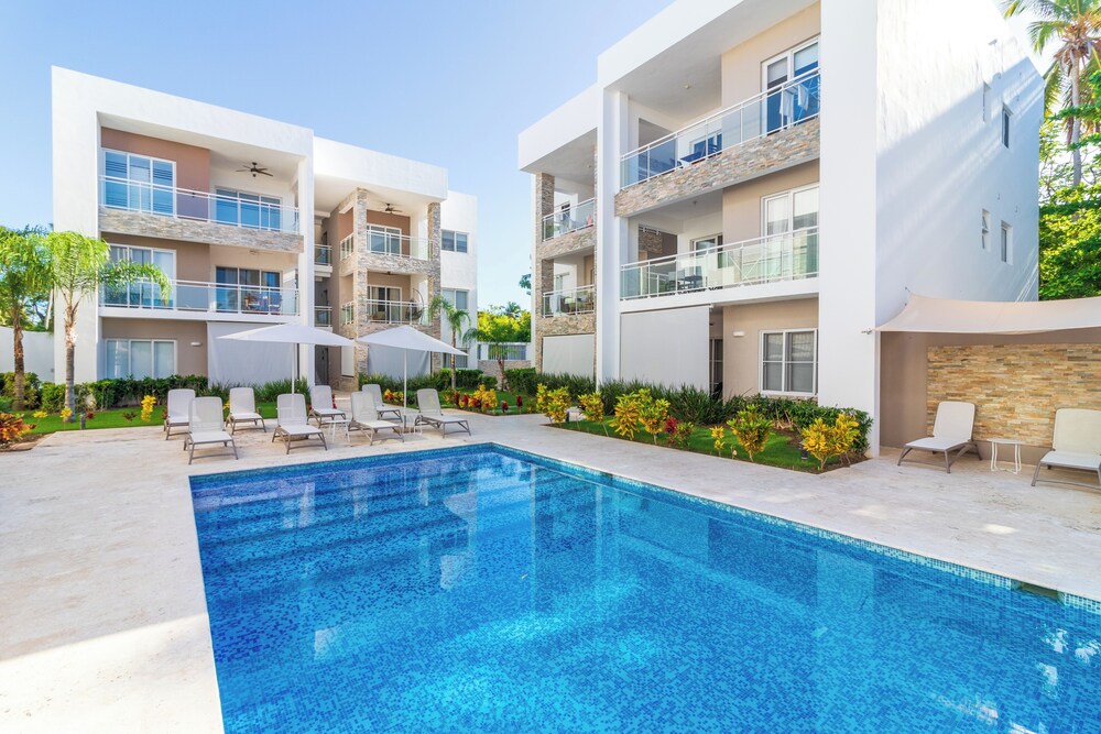 Modern 2BR Apartment - Paseo del Mar