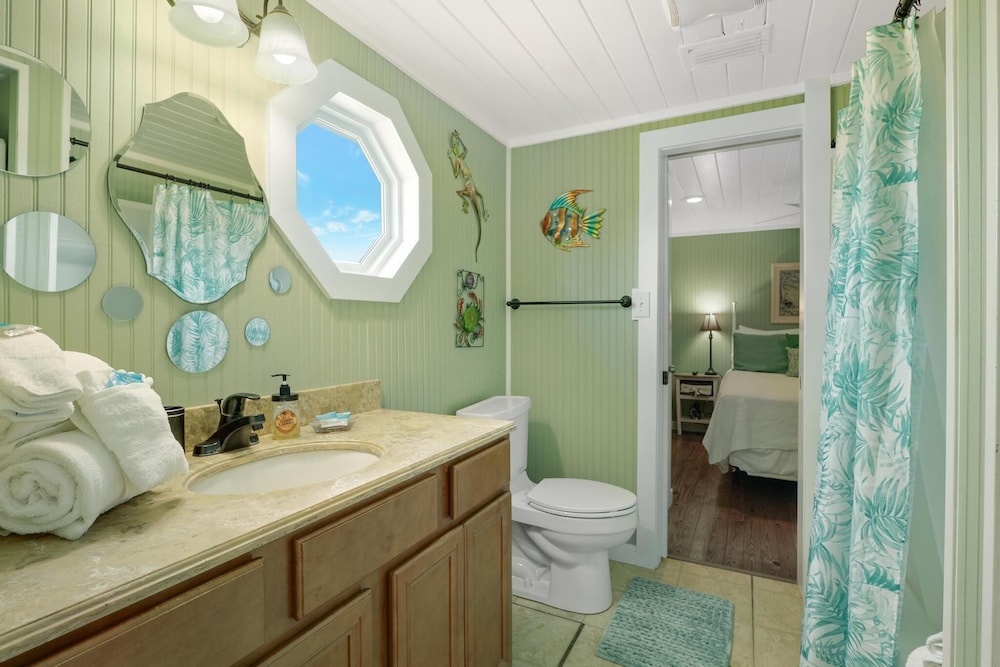 West Beach  3 Bedroom Cottage by RedAwning