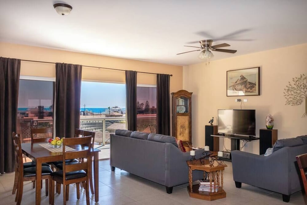 Peaceful Condo With Ocean View