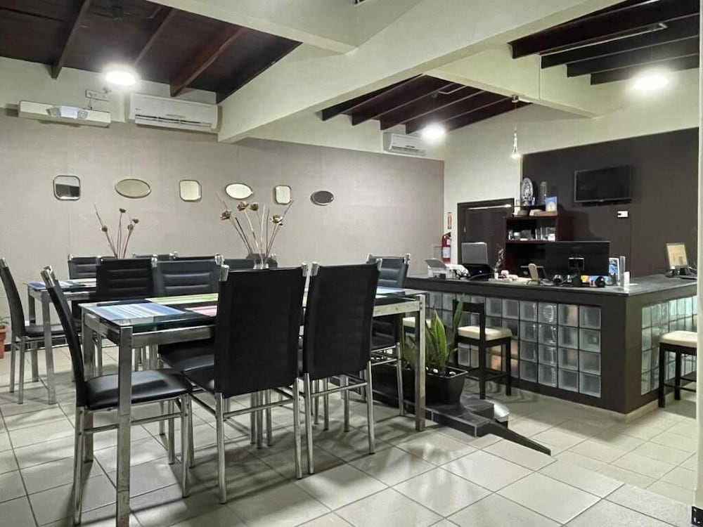 HOSTAL EL PRADO