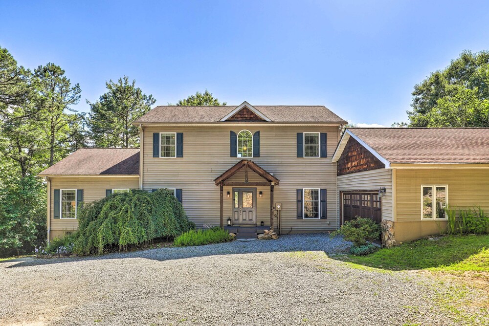 Peaceful Pisgah Mountain Getaway w/ Hot Tub! view 2
