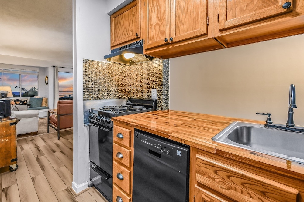 Heavenly View 2 Bedroom Condo