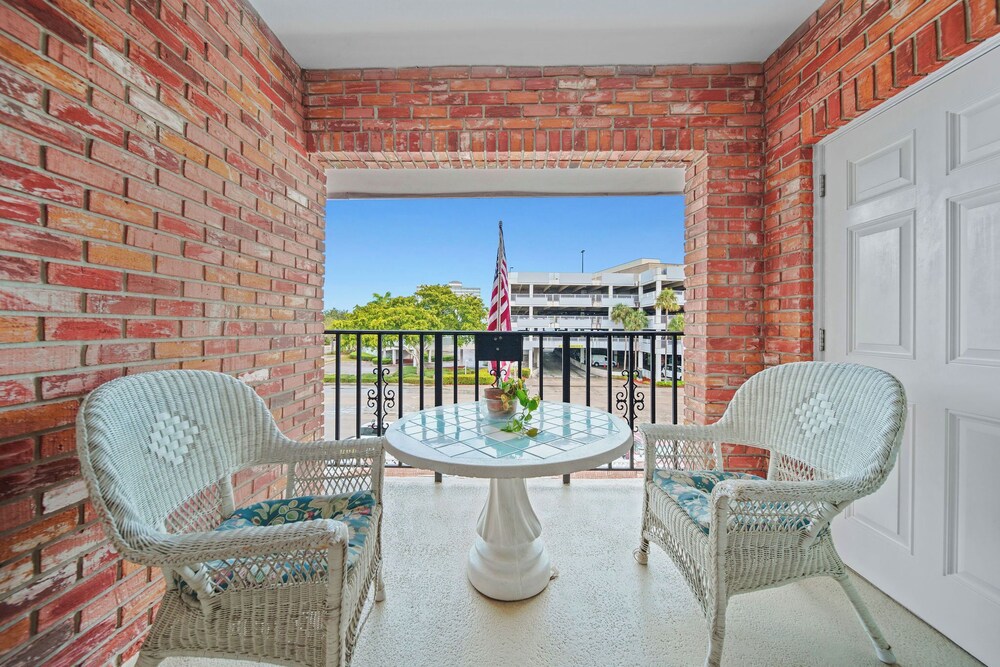 Luxe 2BR Escape Fort Lauderdale