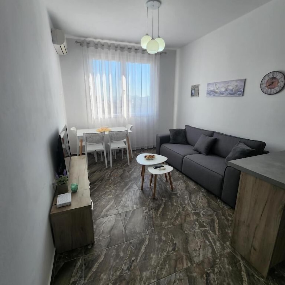Kalpazo Tirana Vila 313