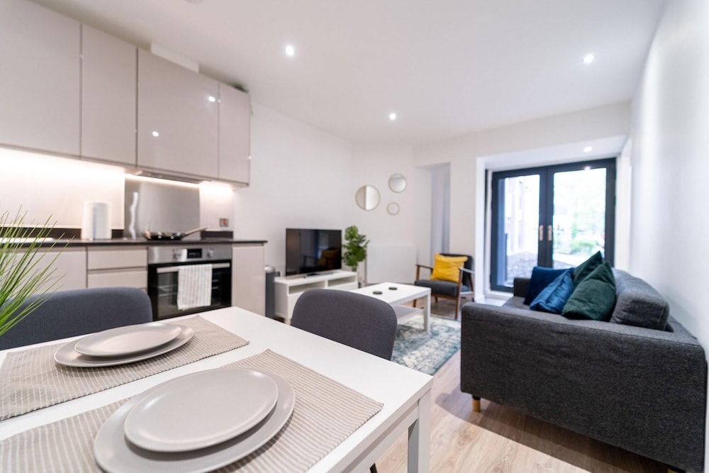 Seven Living Residences Solihull - 1 Bed Apartment Close to NEC and BHX view 2