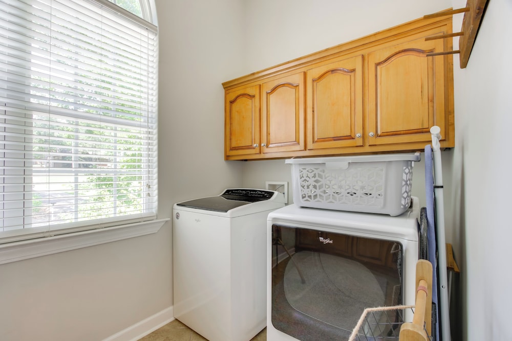 3 Mi to Pickwick Lake: Spacious Family Getaway