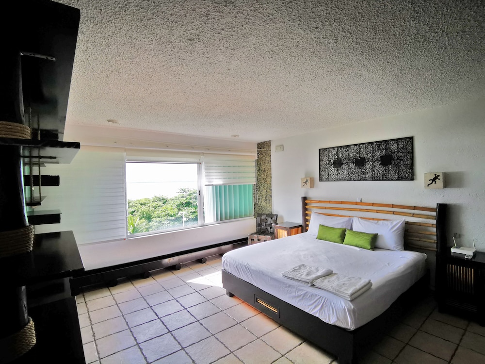 Brisas Beachfront Studios In Hotel Zone
