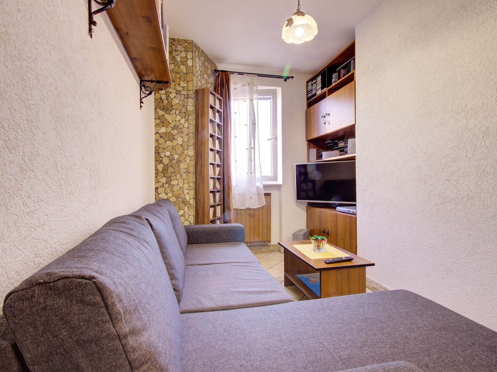Air Conditioned Apartment in Residential Area near Town Center view 4