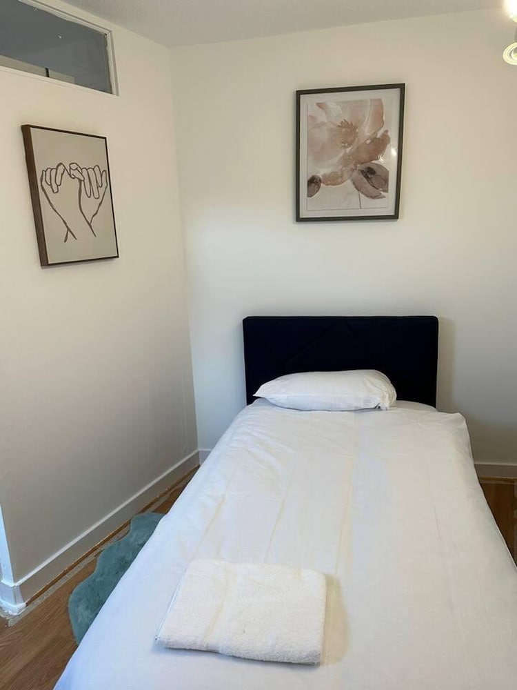 Beautiful 4-bed House in Billericay view 4
